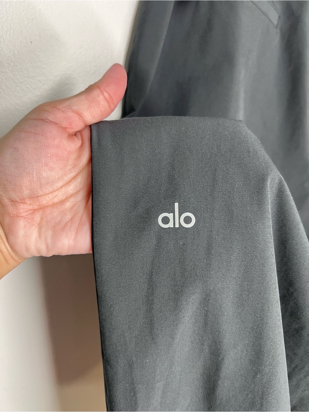 Alo Yoga Mid-Rise Showdown Trouser Wide Leg Pleated Pants Black Sz S - Picture 6 of 8